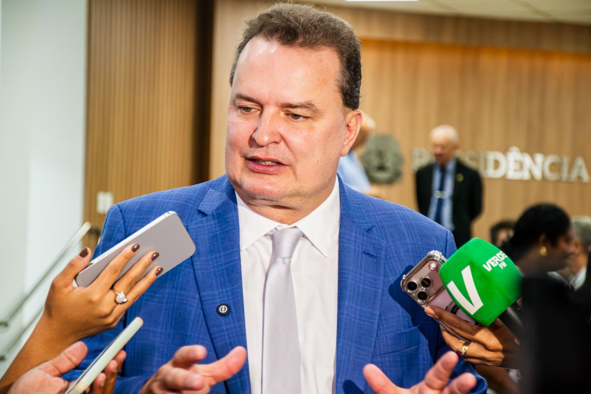 Mendes e Max anunciam a filiação de ex-secretário ao Podemos…