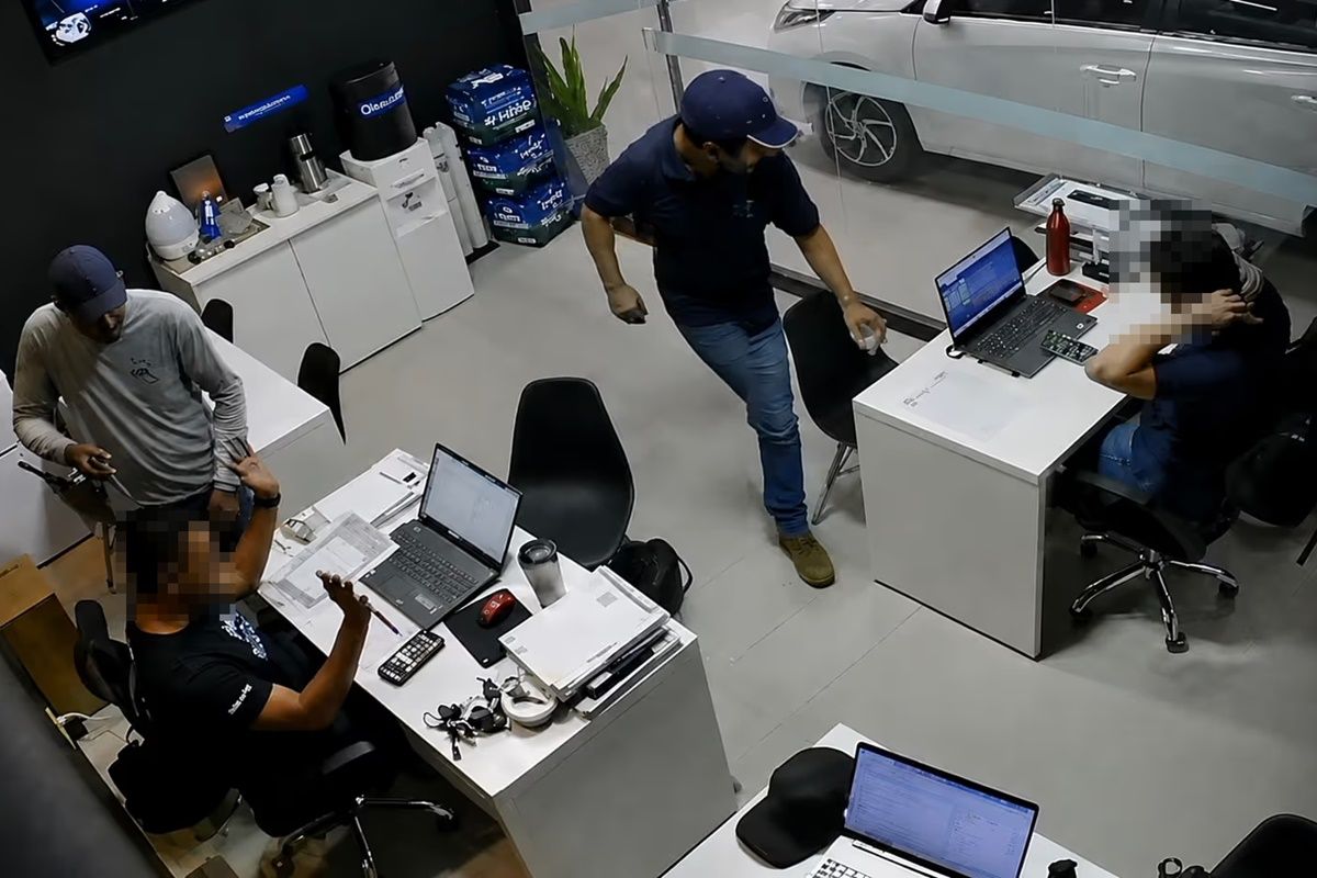 Vídeo mostra ação de assaltantes em loja de carros em Cuiabá …