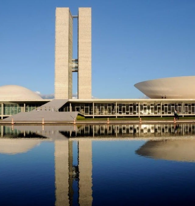 Entre o fisiologismo de Brasília e a responsabilidade do eleitor