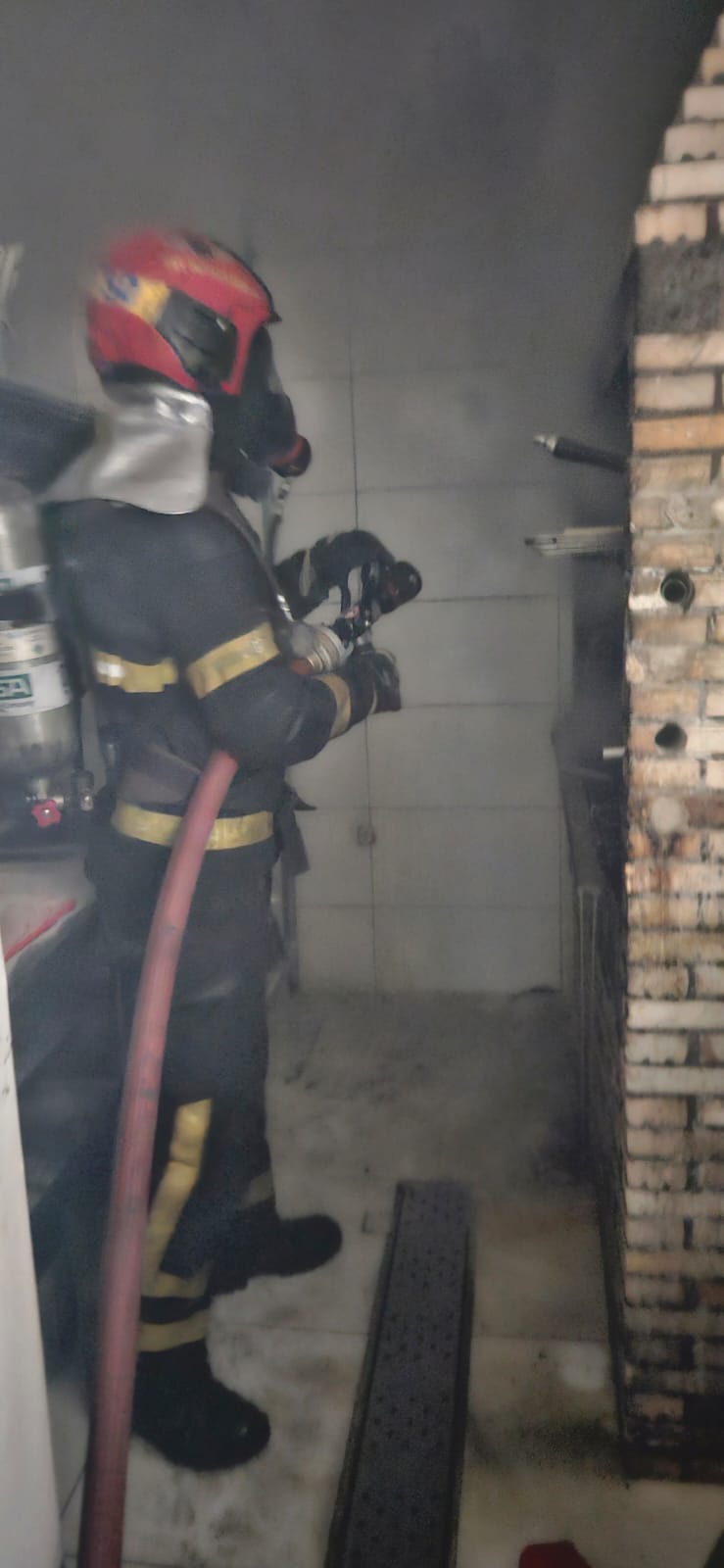 Bombeiros controlam princípio de incêndio em churrasqueira de estabelecimento na Ponta d’Areia