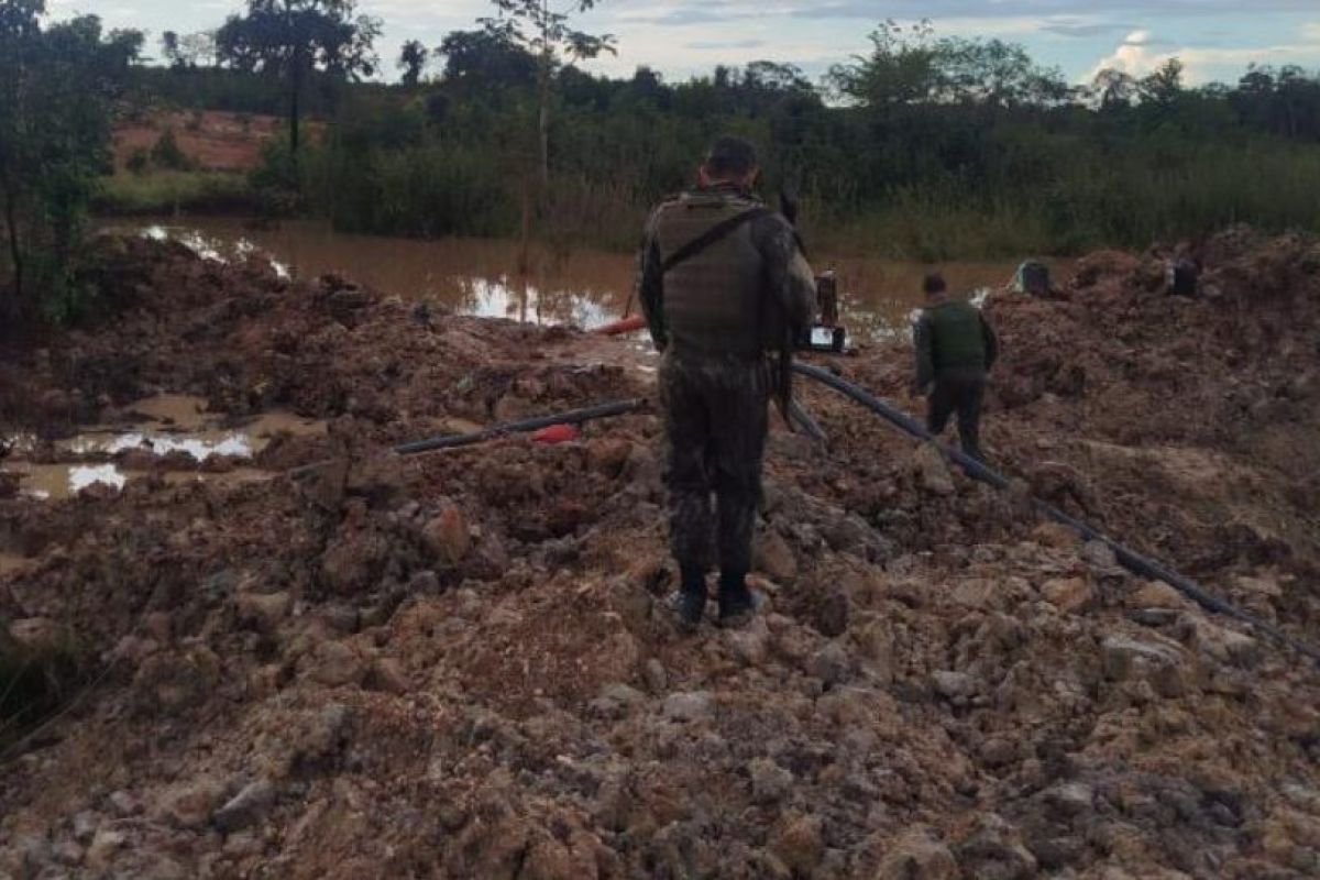 PM fecha garimpo irregular e multa homem em R$ 28 mil…