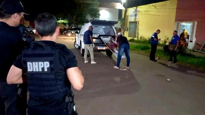 Jovem sem uma das pernas tenta escapar de atiradores, mas é executado na rua – SelesNafes.com