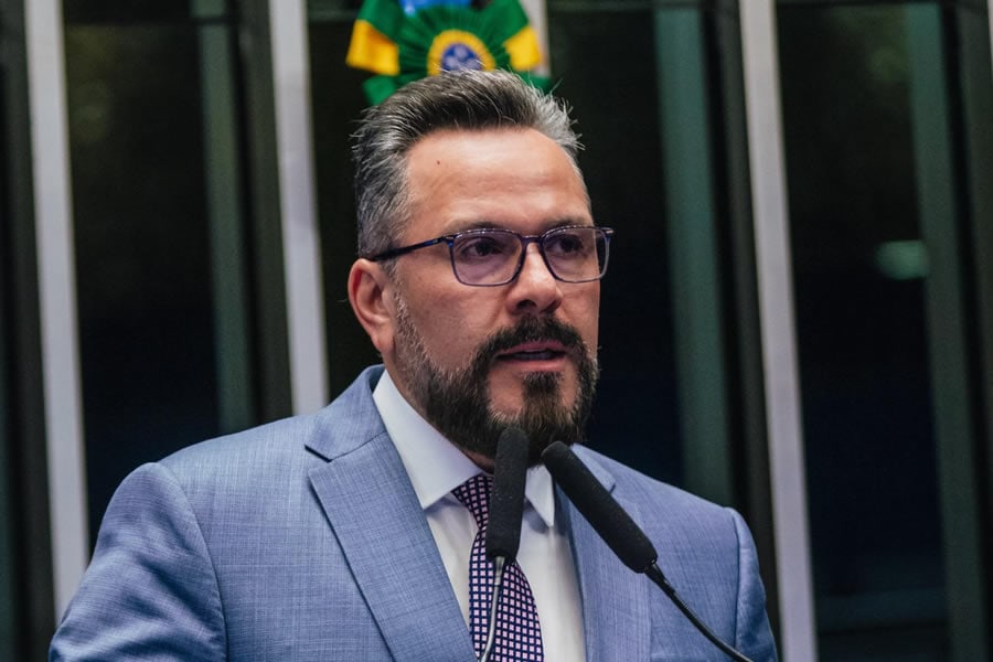 Alan Rick cobra prioridade nacional para segurança nas escolas em discurso no Senado após tragédia no Acre