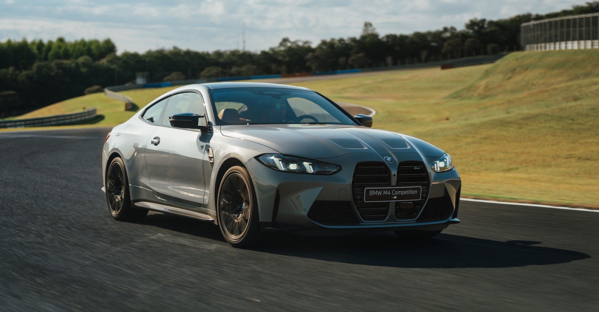BMW lança M4 Competition no Brasil em duas versões com 510 cavalos de potência 