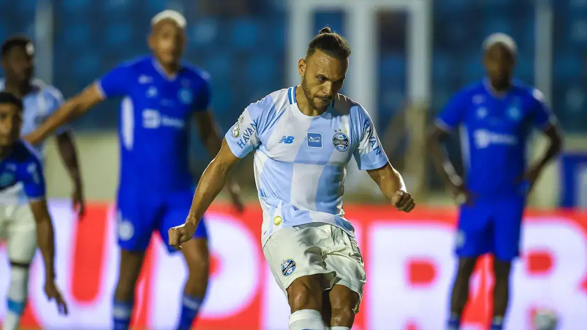 Braithwaite brilha, Grêmio domina Confiança e avança na Copa do Brasil