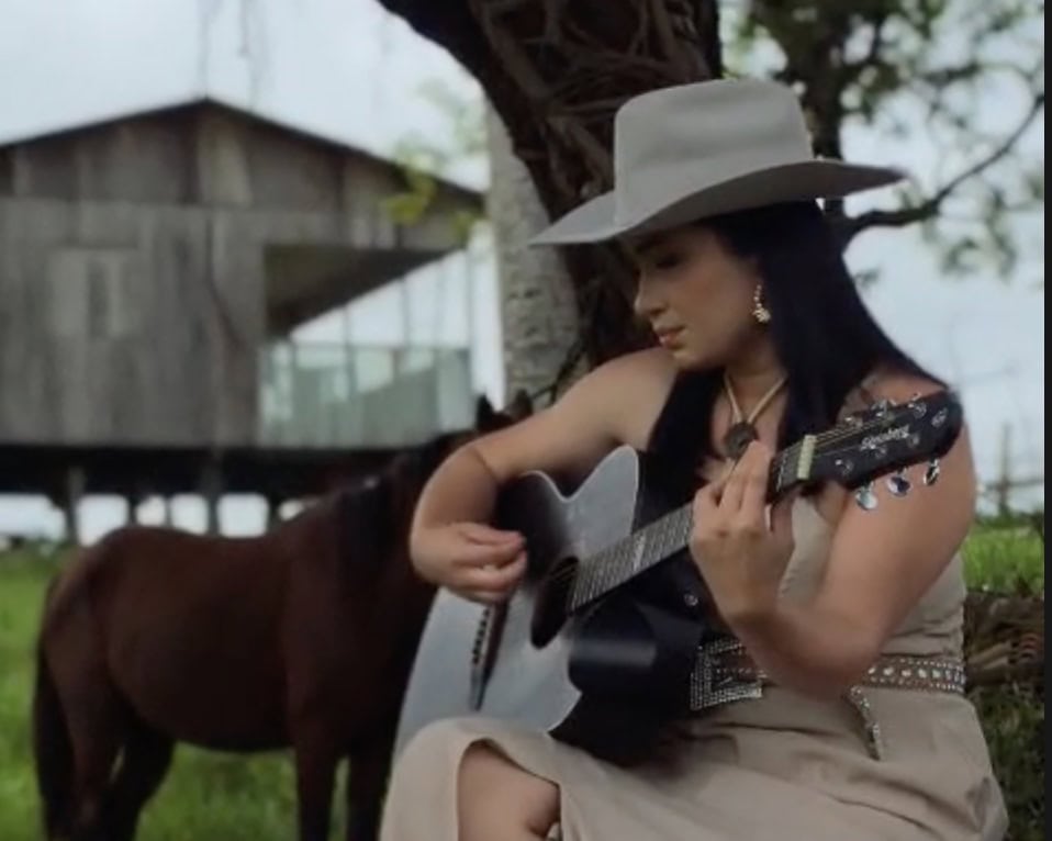 Cantora acreana lança clipe com cover de “Preciso amar de novo”