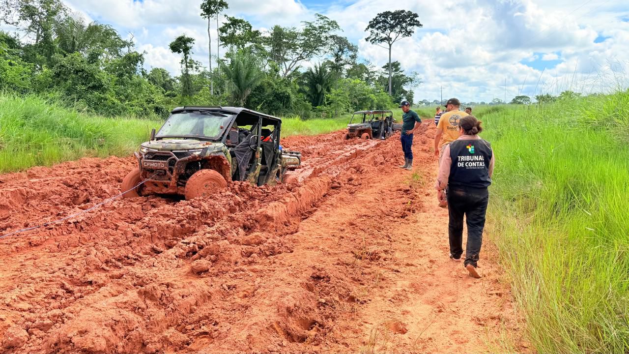 Equipe do TCE enfrenta lama para levar serviços à Reserva Chico Mendes