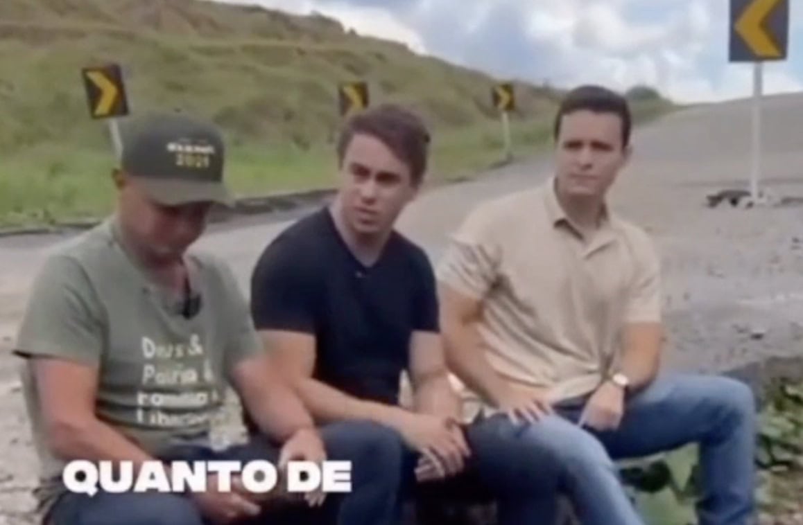 Nikolas Ferreira mostra buracos e erosões na BR-364 durante agenda no Acre