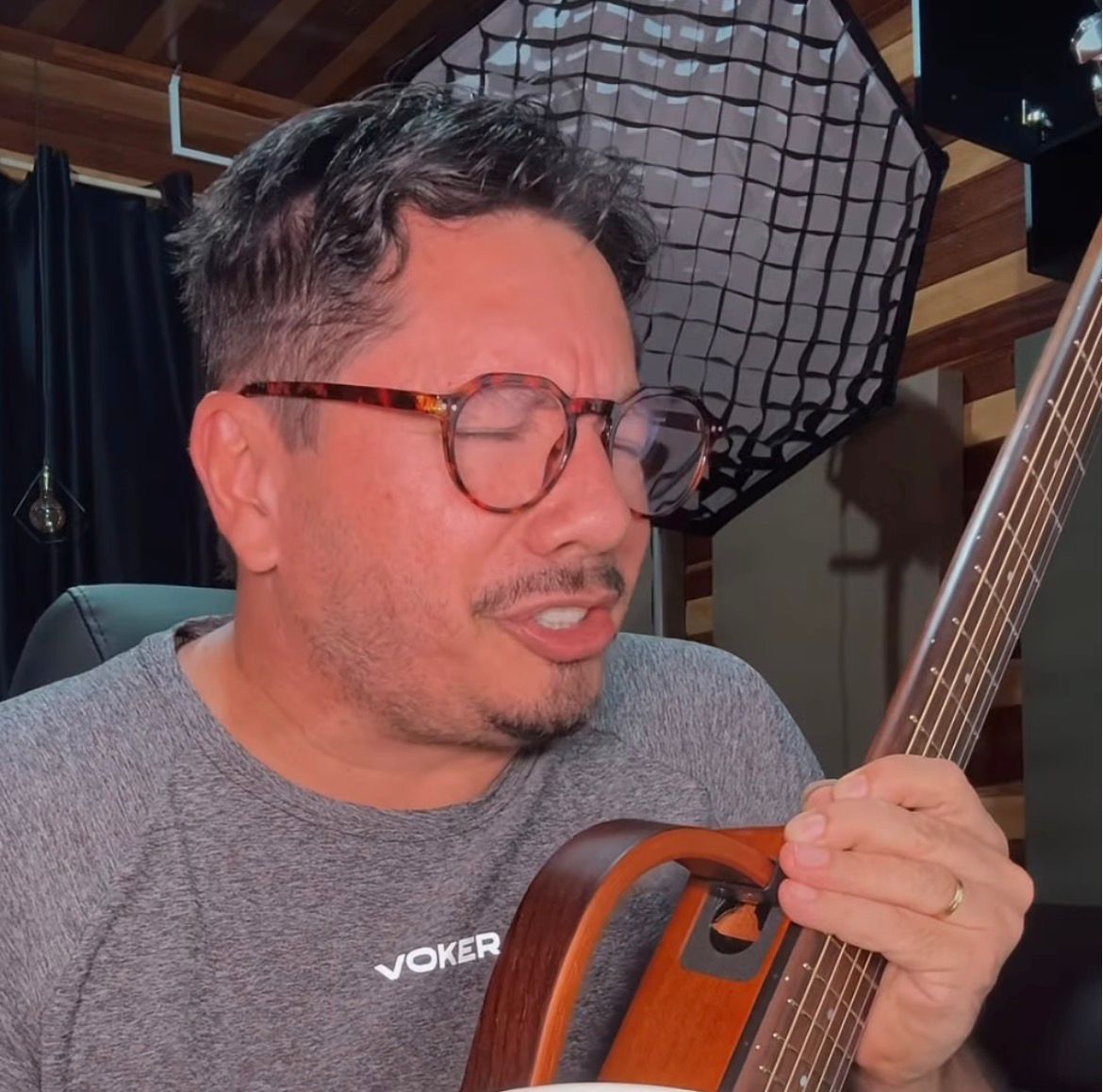 Vereador de Sena canta clássico sertanejo para celebrar as mães