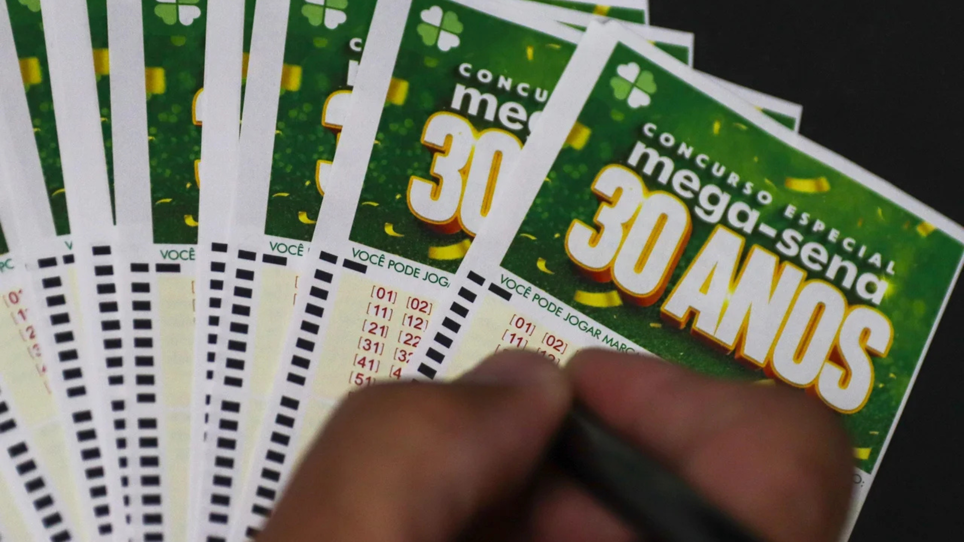 Mega-Sena de R$ 300 milhões recebe apostas até este sábado