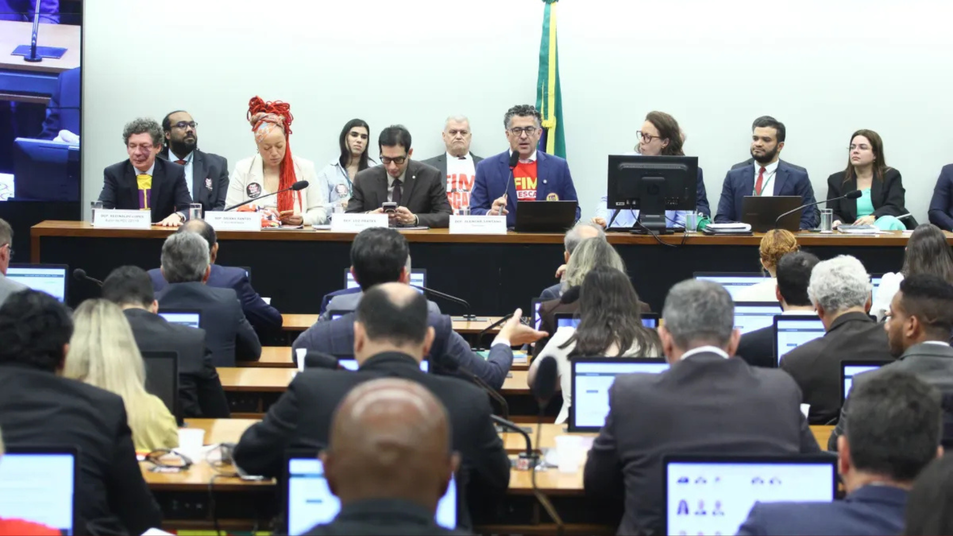Aprovada na Comissão, PEC do fim da 6×1 segue para Plenário da Câmara 
