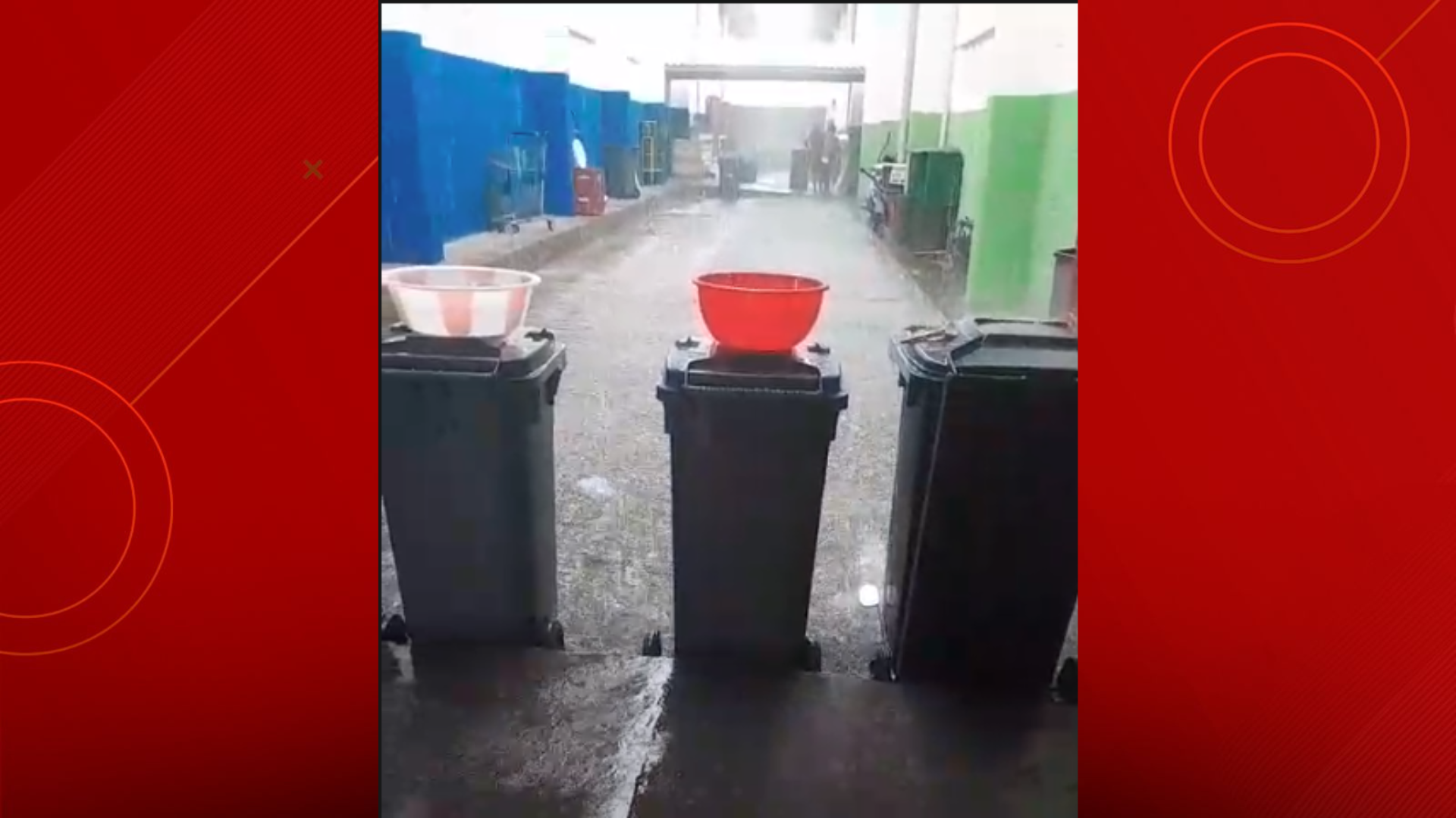 Feirantes denunciam infiltrações e esgoto estourado no Mercado da Cidade após chuva