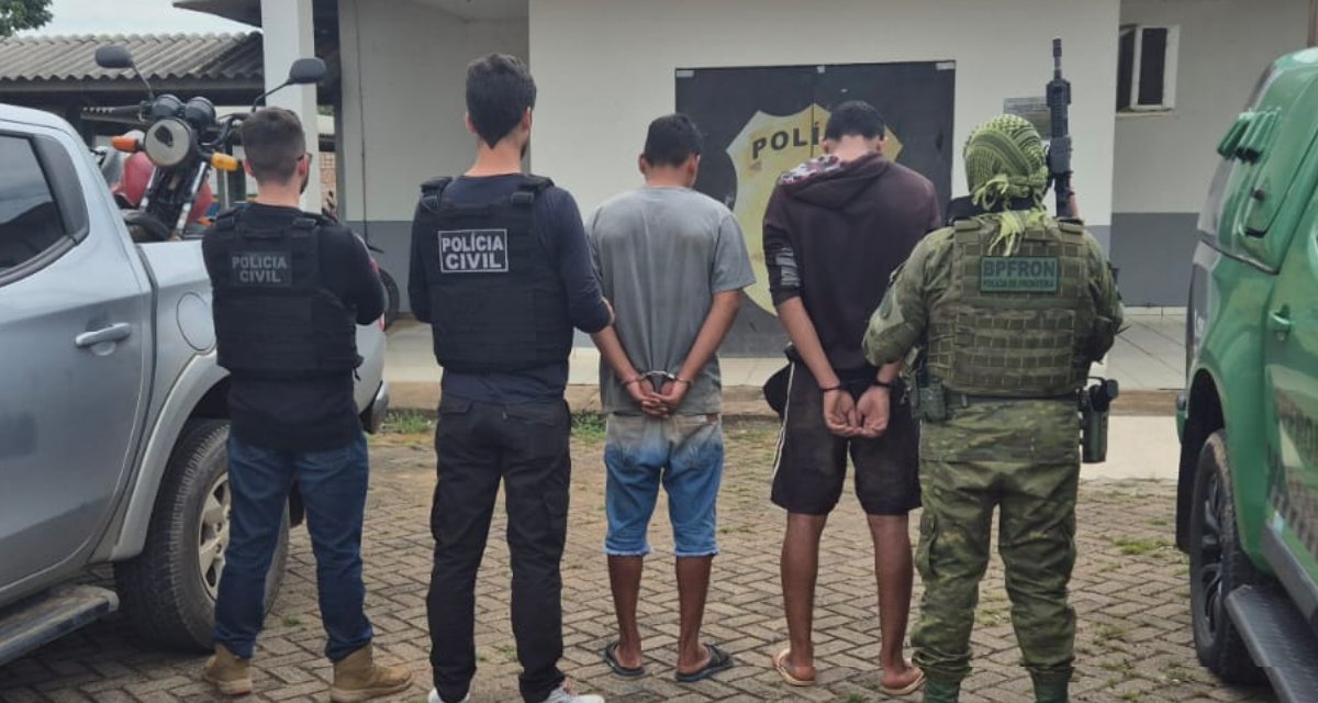 Dupla é presa com arma, drogas e moto adulterada em Jaci-Paraná