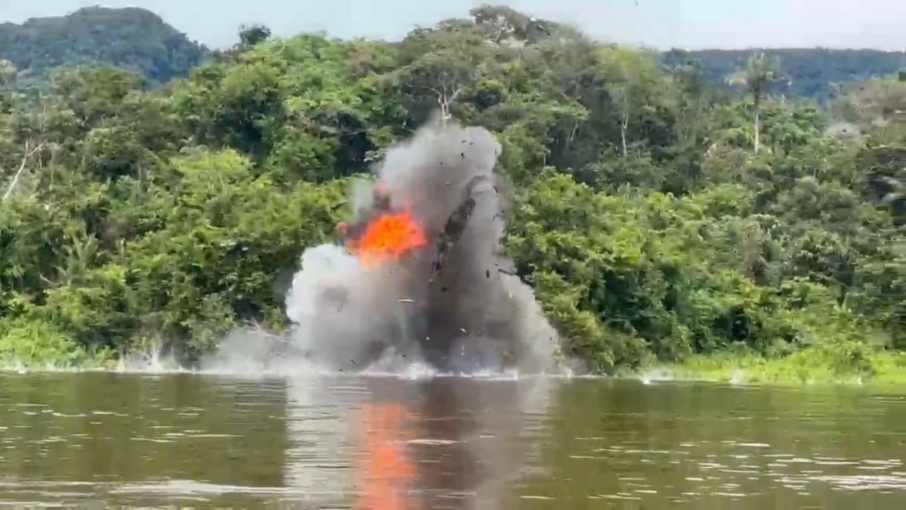 Operação destrói embarcação e apreende equipamentos usados no garimpo ilegal na Terra Yanomami