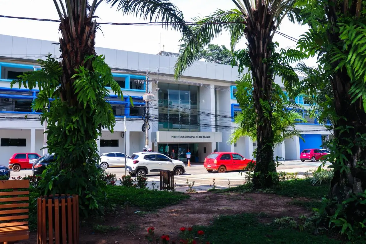 Prefeitura manifesta pesar e pede reflexão após ataque em escola