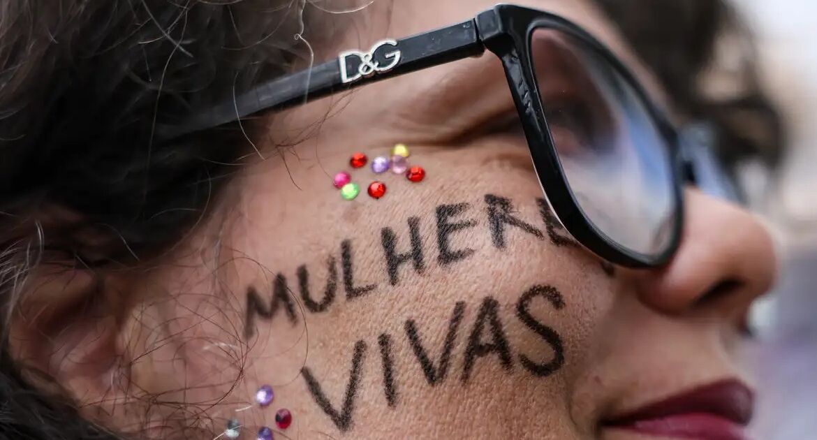 Filhos de vítimas de feminicídio terão direito a pensão do INSS
