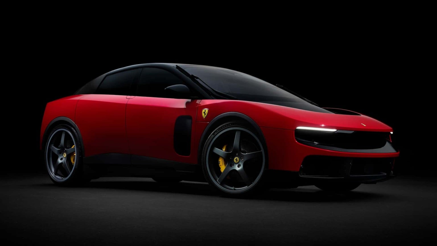 Nova Ferrari Luce muda tudo o que o público esperava de um elétrico: superesportivo de 5 lugares entrega mais de 1.000 cv, 4 motores e um “som vivo” criado a partir das vibrações reais do veículo