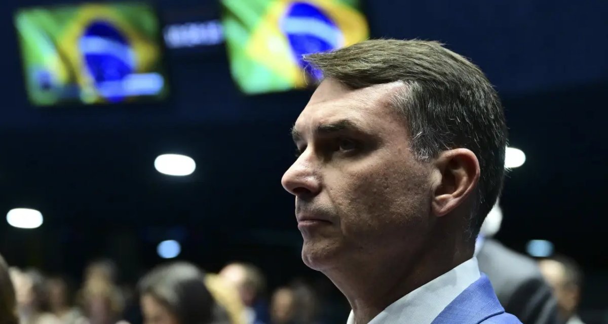 Flávio Bolsonaro e o desgaste político após revelações envolvendo Vorcaro