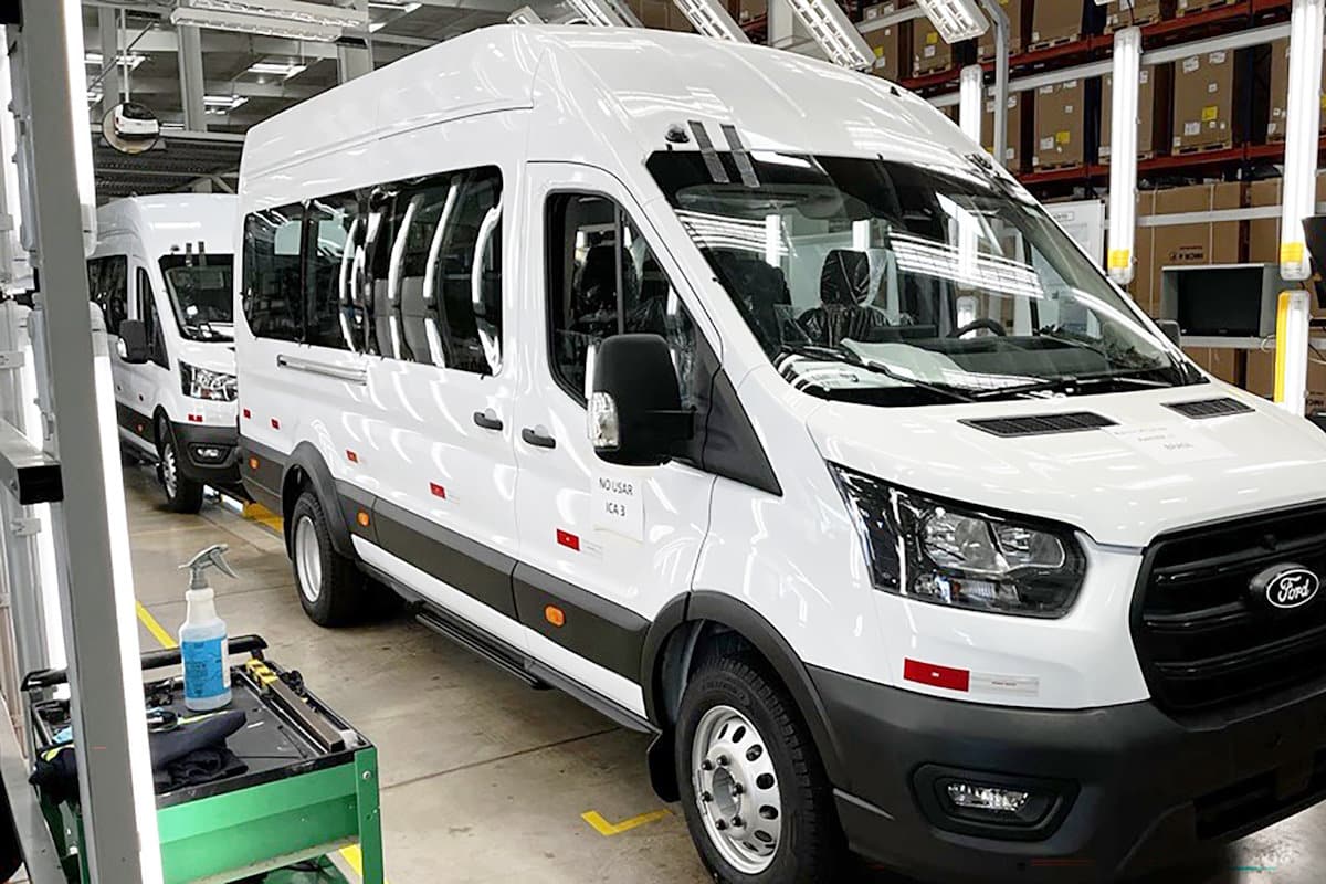 Ford chega à marca de 20.000 unidades da Transit produzidas na América do Sul