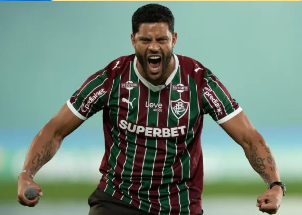 Com presença de Hulk, Fluminense vence São Paulo e encosta no Flamengo