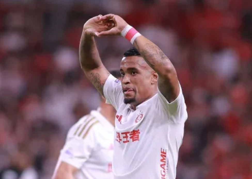 Com homenagem a Fernandão, Inter goleia Vasco por 4 a 1 e sonha com G6