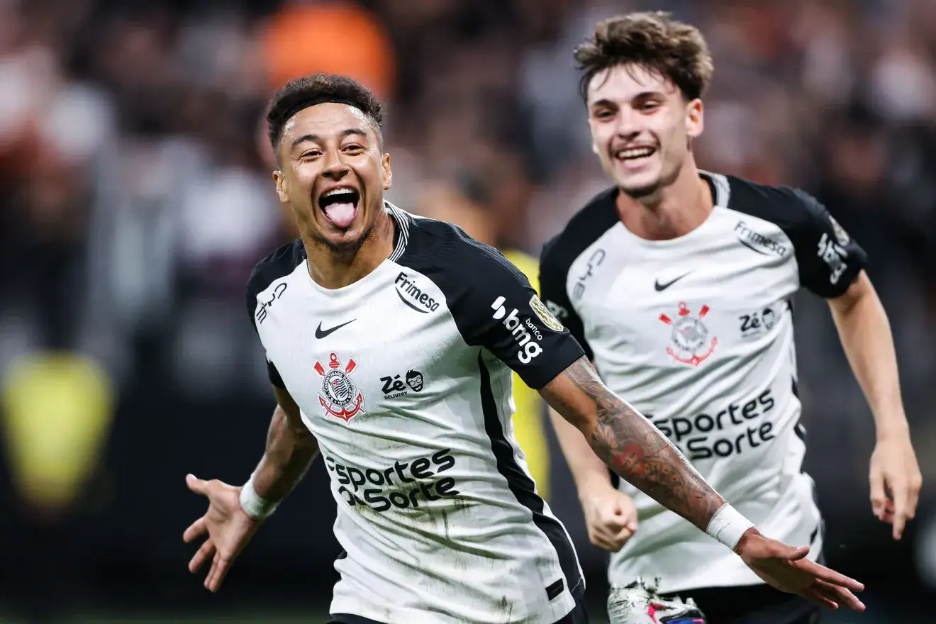 Corinthians domina Peñarol e segue 100% na Libertadores