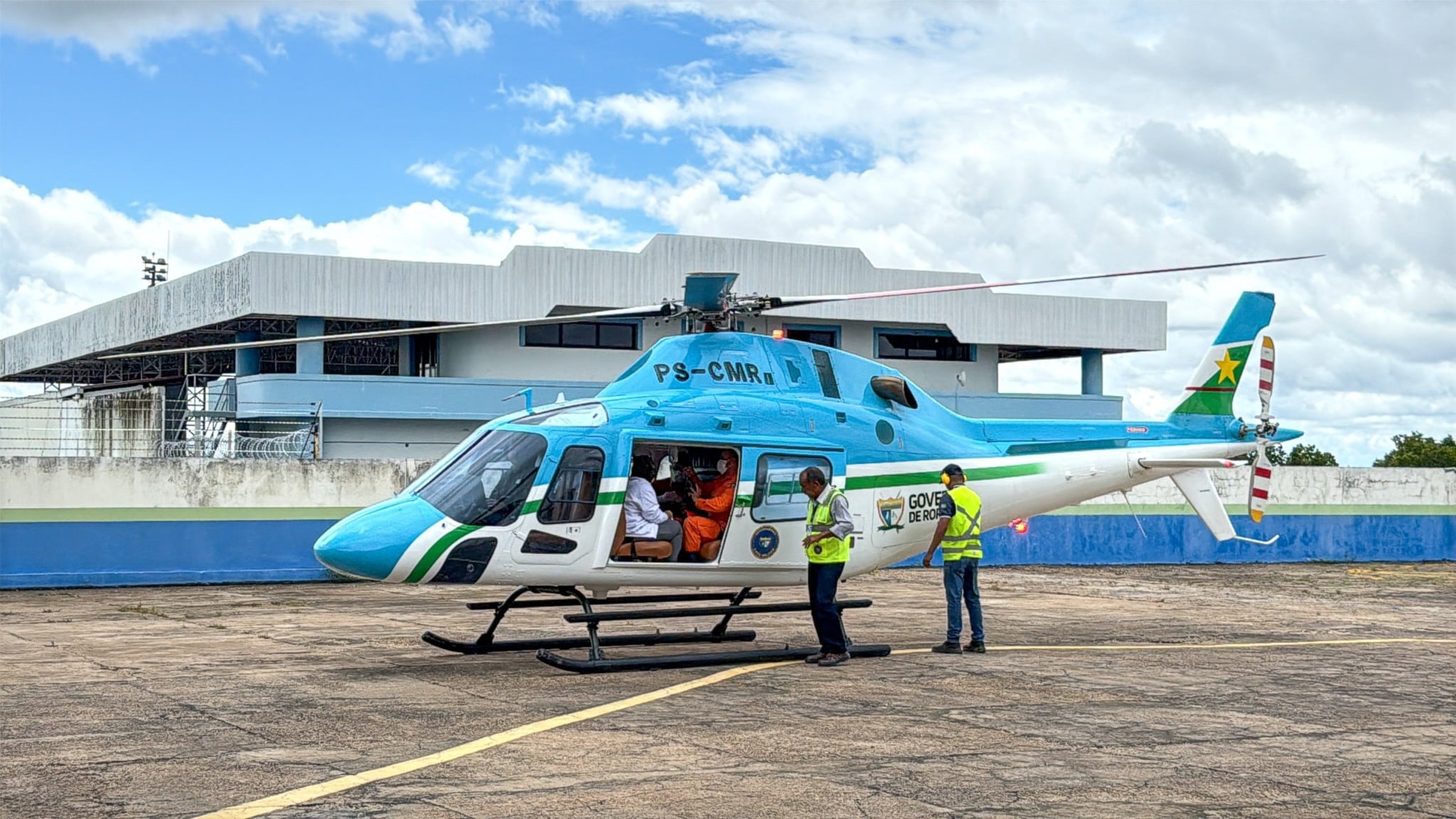 Helicóptero realiza remoção de pacientes indígenas em área afetada pelas chuvas no Uiramutã