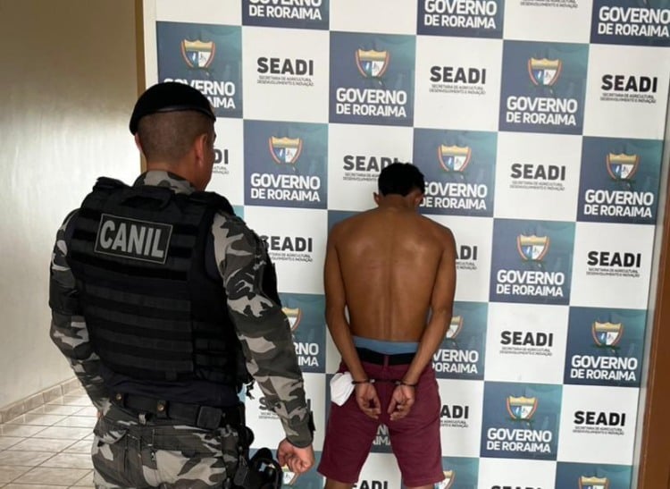 Homem é abordado pelo Canil com cocaína e skunk no Senador Hélio Campos