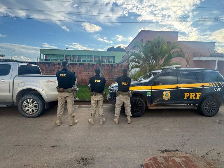 PRF recupera caminhonete roubada durante patrulhamento na BR-364 em Tarauacá
