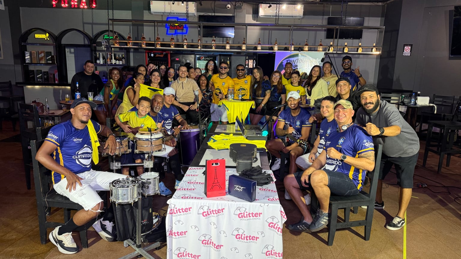 Grupo Climatizando grava audiovisual inspirado no clima de Copa do Mundo