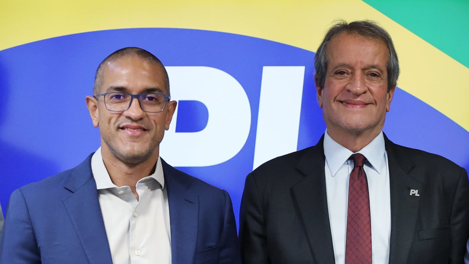 Valdemar diz insistir em Arthur como pré-candidato a governador e ex-prefeito promete avaliar