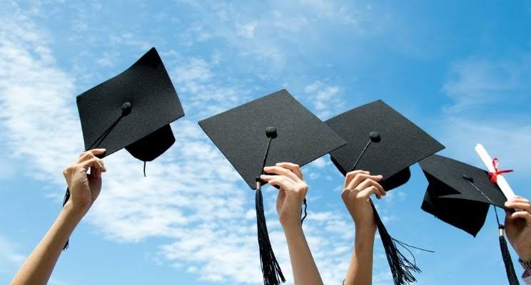 Estudante é indenizada com cinco mil reais após ser impedida de se formar