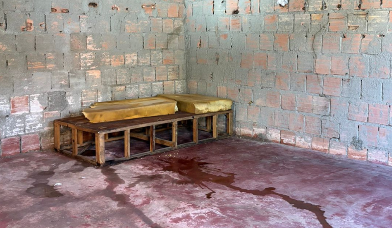 Filhos mantinham mãe idosa no meio de fezes e sem alimentação em Manaus