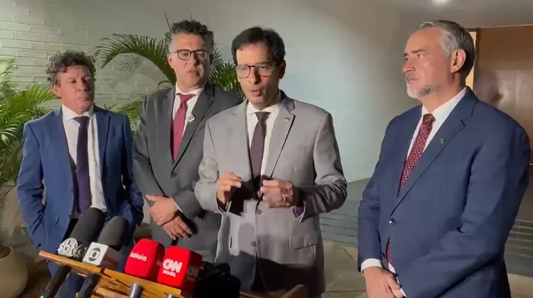 PEC da escala 6×1 prevê transição e ganha nova articulação