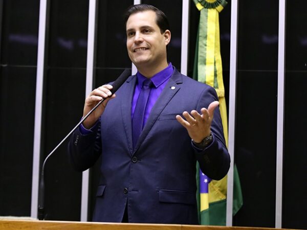 Deputado Nicoletti assina emenda que propõe adiar fim da escala 6×1 para 2036