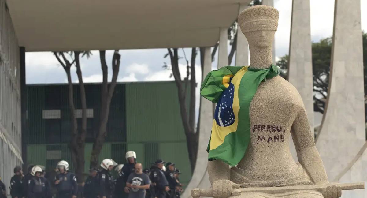 Moraes nega reduzir pena de Débora do Batom