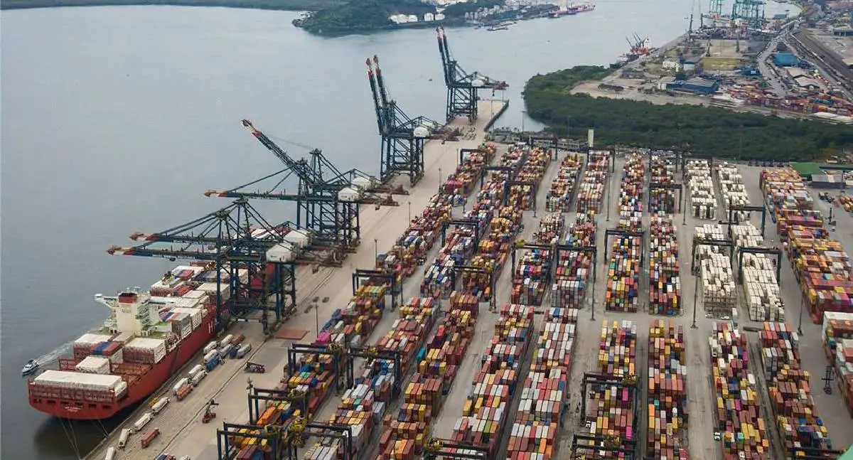 Balança comercial bate recorde histórico em abril