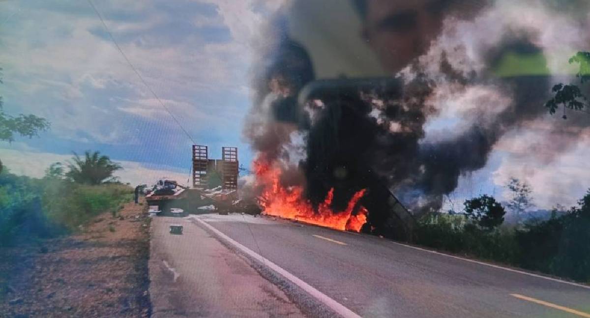Colisão entre carretas deixa morto na BR-364 em RO