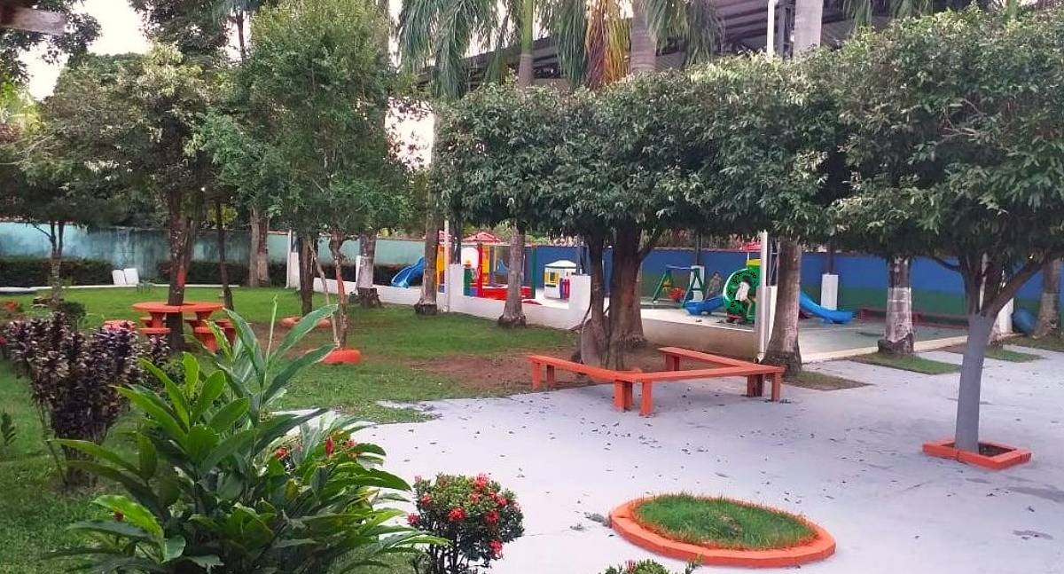 Cláudia de Jesus acompanha melhorias em creche