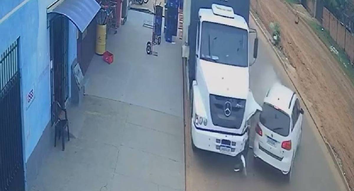Acidente em Rondôna: carro bate em caminhão parado