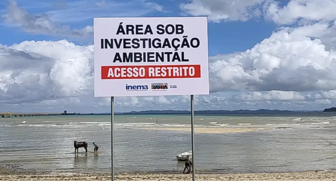 Comunidade na orla baiana sofre há 100 dias com contaminação da praia