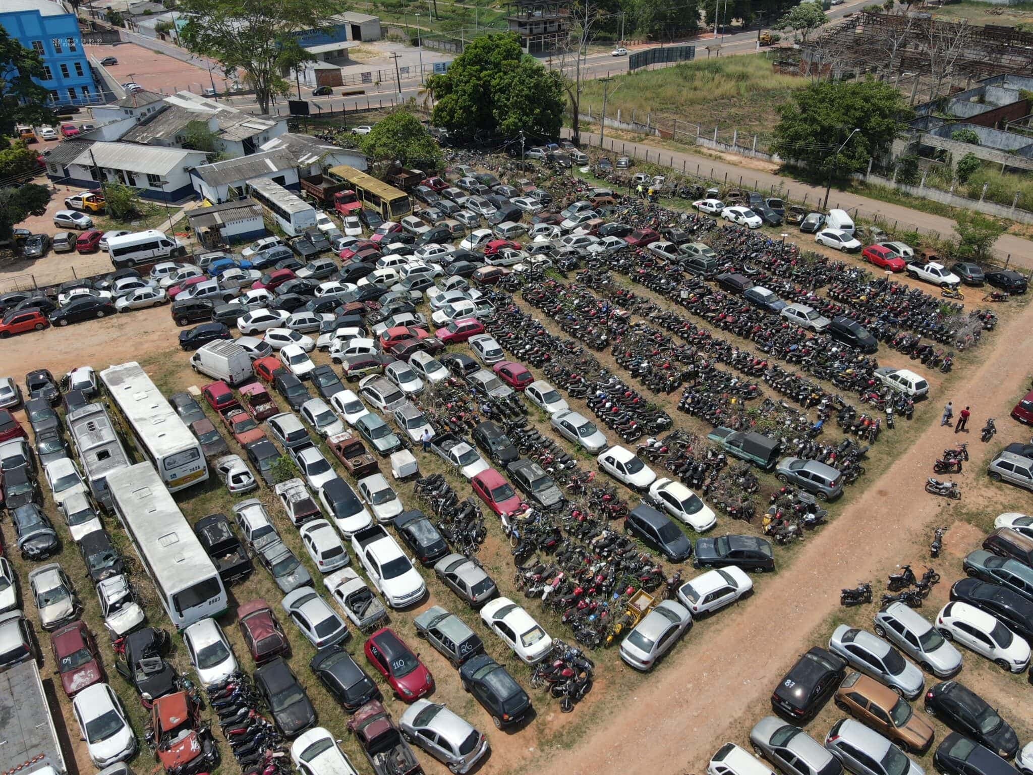 Deracre coloca máquinas e veículos à venda em leilão nesta sexta-feira