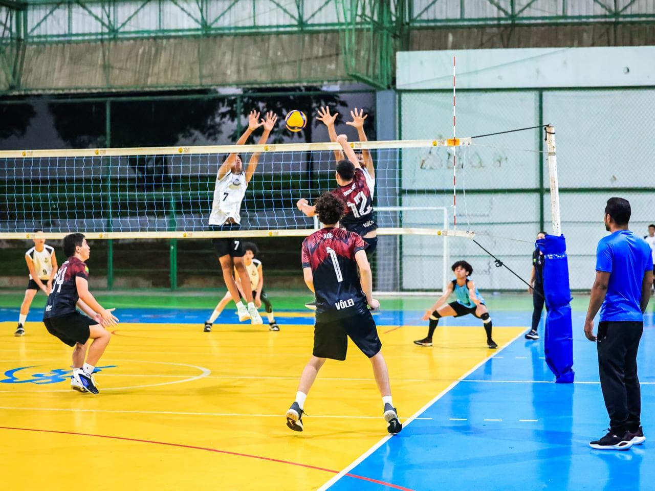 Serra Negra e Jotas ganham jogos do Estadual de Vôlei Sub-18