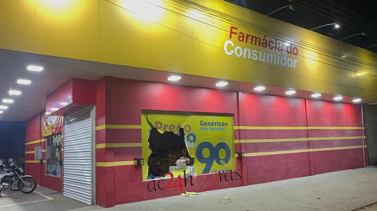 Criminosos quebram vidraça de farmácia e levam televisão e mercadorias na Sobral