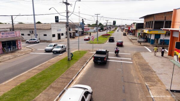 Semáforo é instalado em cruzamento da av. Laura Pinheiro Maia com a rua Tertuliano Cardoso, no bairro Santa Luzia