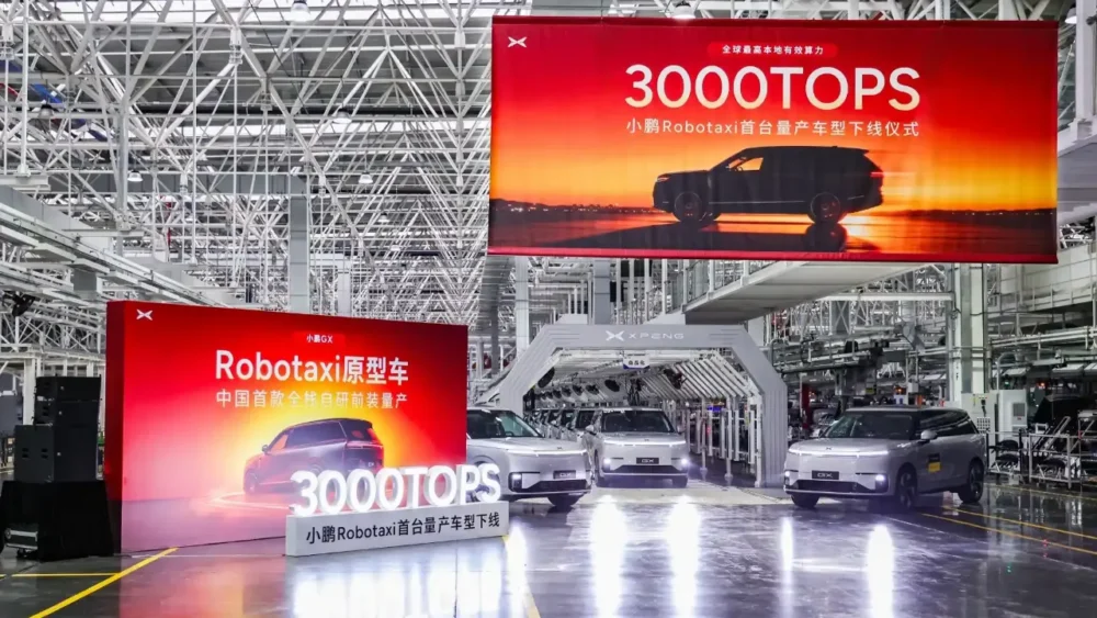 Robotáxi chinês: sistema autônomo da XPENG chega à produção em massa e muda o transporte sem motorista na China usando cópia elétrica da Land Rover