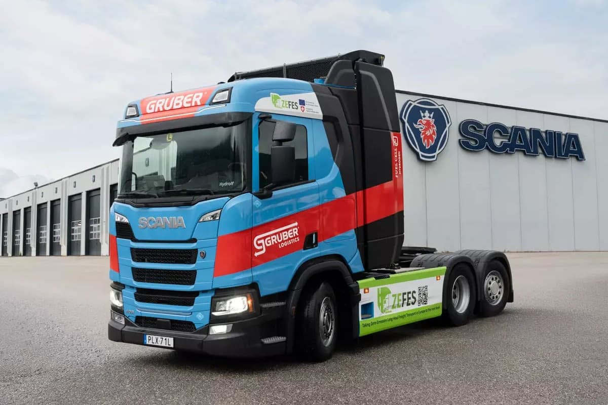 Scania 40R equipado com célula de combustível de hidrogênio passa por testes na Itália