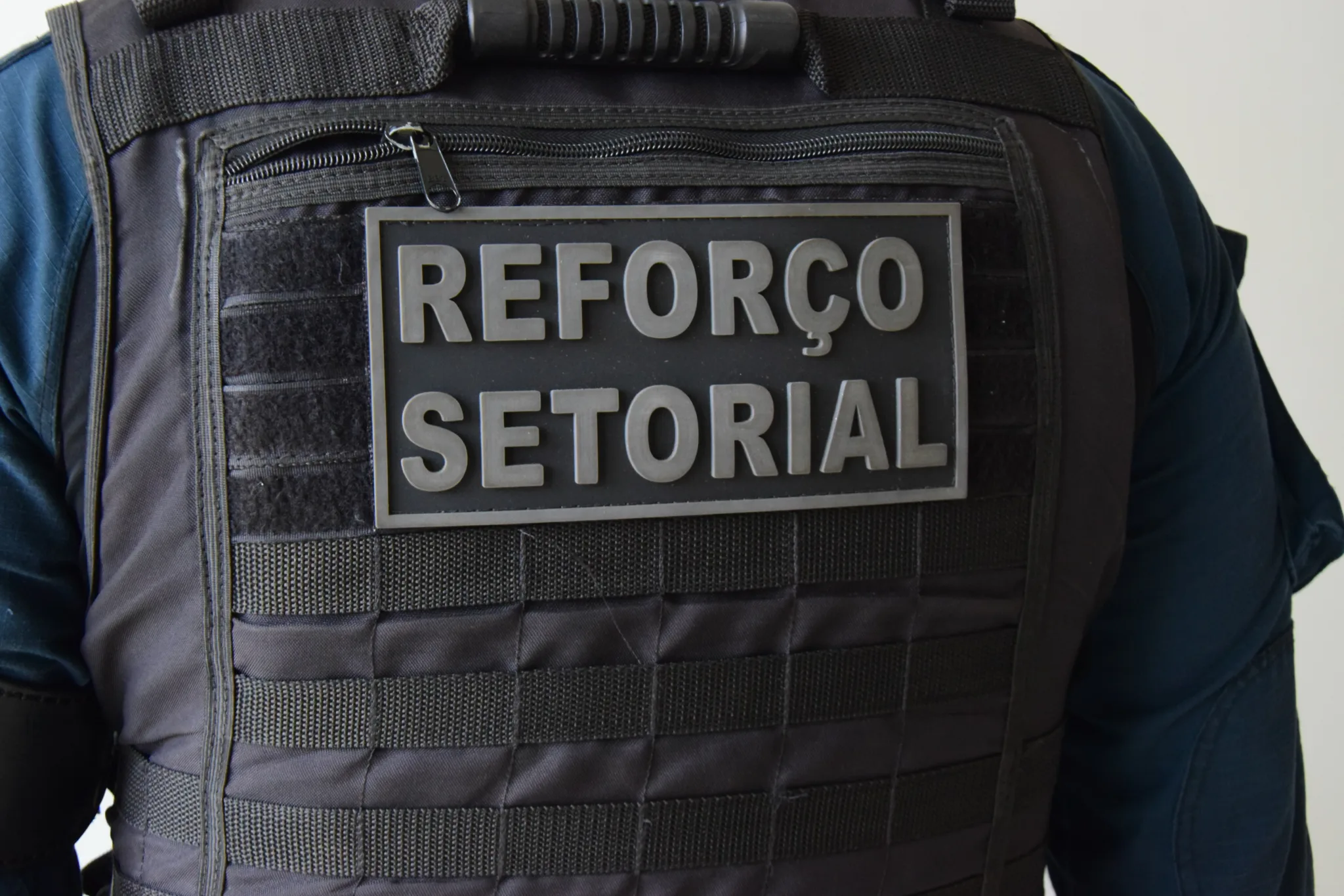 Bebê de 1 ano engole tinner durante reforma e é salvo por policiais militares