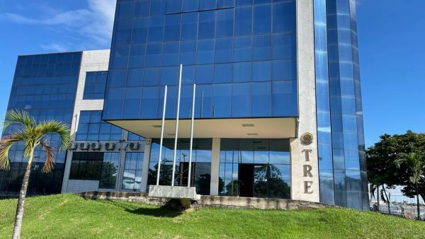 Juiz revoga suspensão de calendário eleitoral, aceita ingresso de partidos na ação e determina inclusão de pauta em julgamento