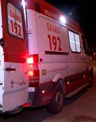 Motorista perde controle de van, sai da pista e deixa cerca de 15 feridos na BR-174 em Caracaraí